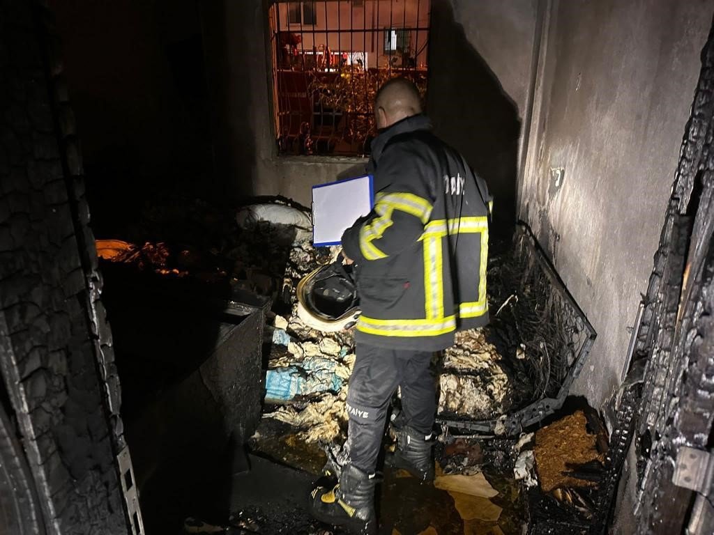 Erzin’de ikamet yangını korkuttu