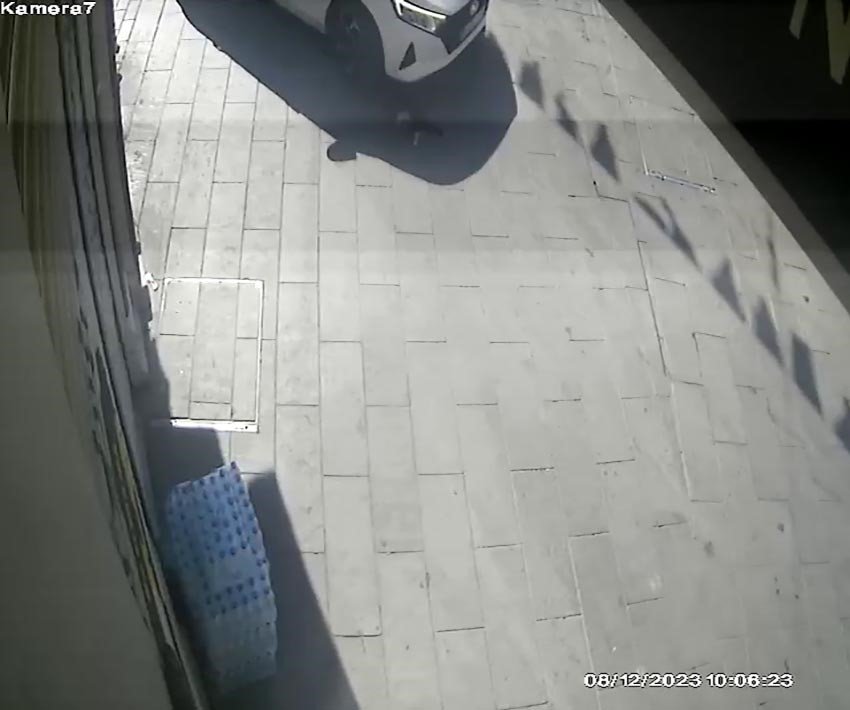 Beyoğlu’nda feci olay kamerada: İBB aracı kediyi ezip kaçtı