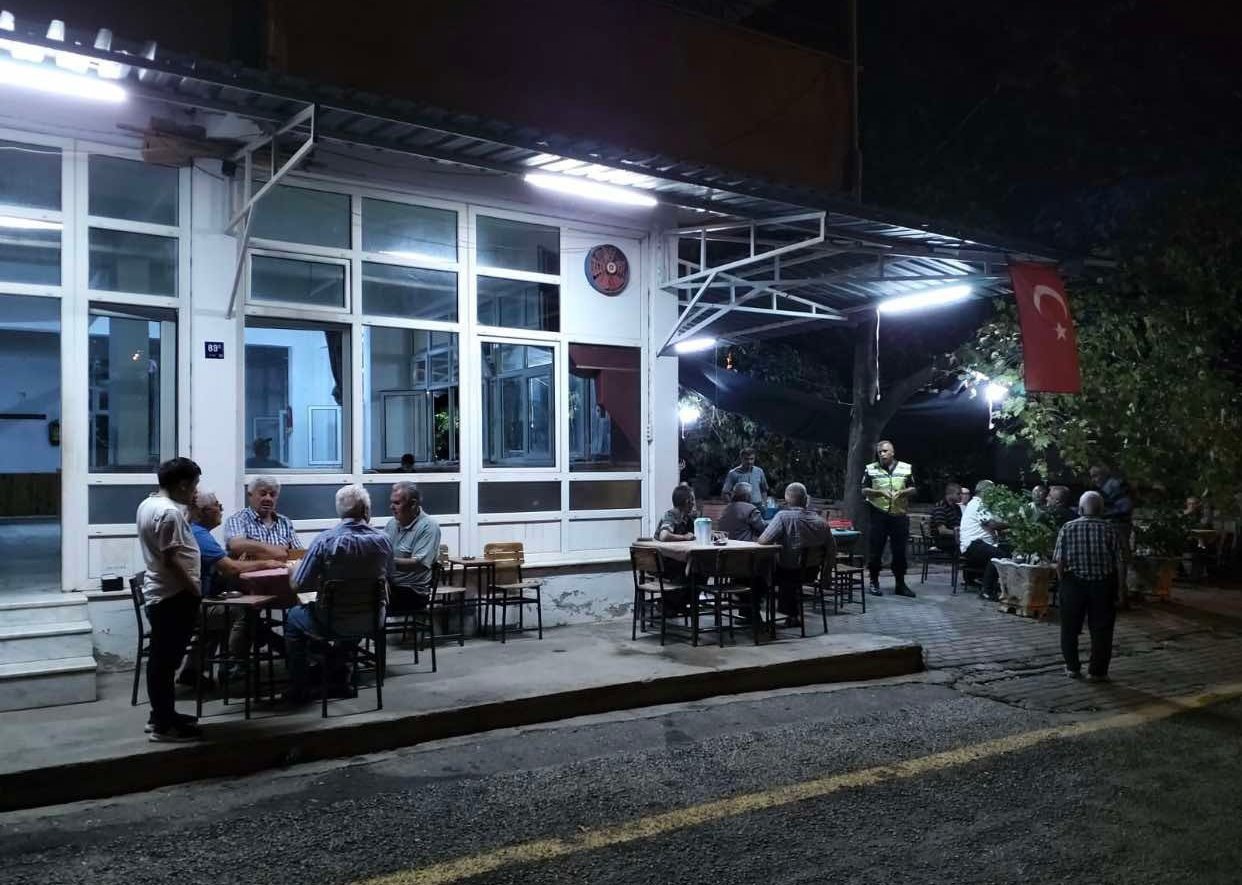 Jandarma traktör sürücülerini bilgilendirdi