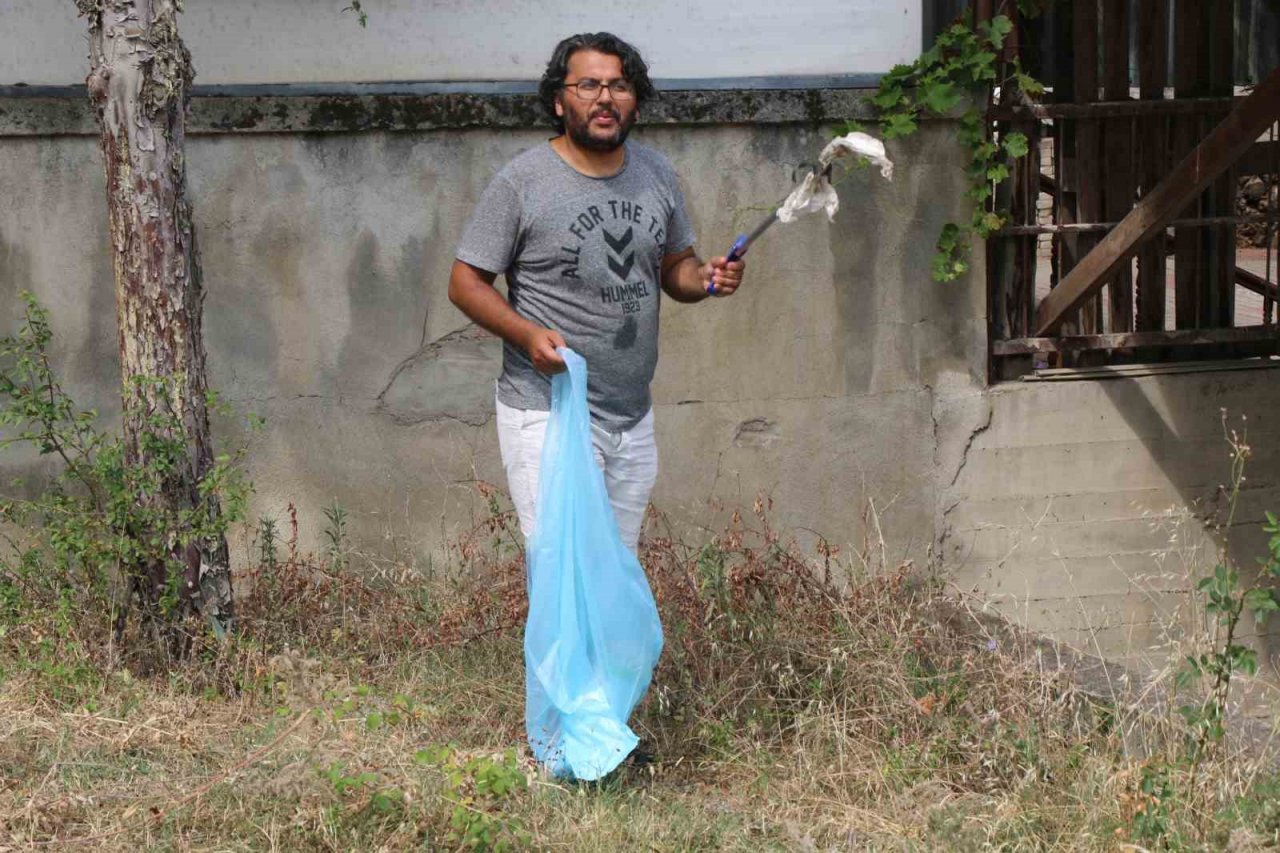 Karabük’te akademisyenlerle köylüler çevre temizliği yaptı