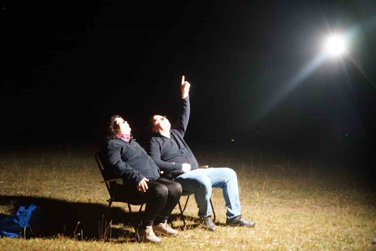 Ilgaz Dağı’nda soğuk havaya rağmen meteor yağmurunu izlediler