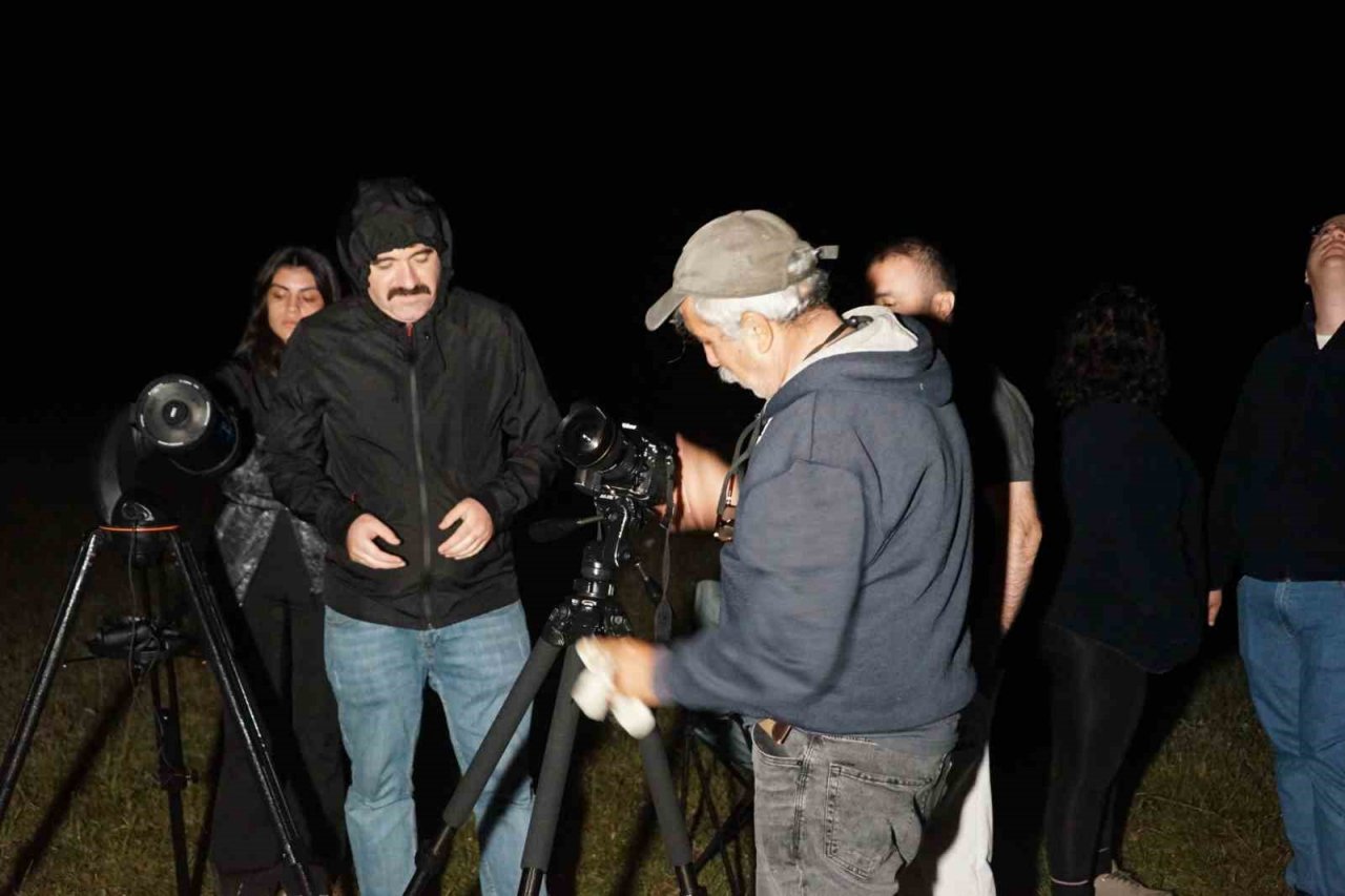 Ilgaz Dağı’nda soğuk havaya rağmen meteor yağmurunu izlediler
