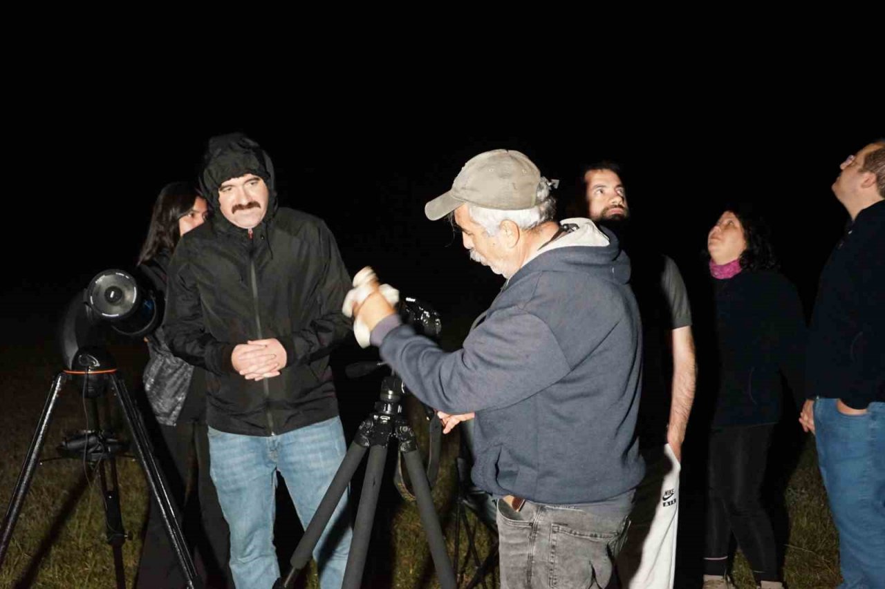 Ilgaz Dağı’nda soğuk havaya rağmen meteor yağmurunu izlediler
