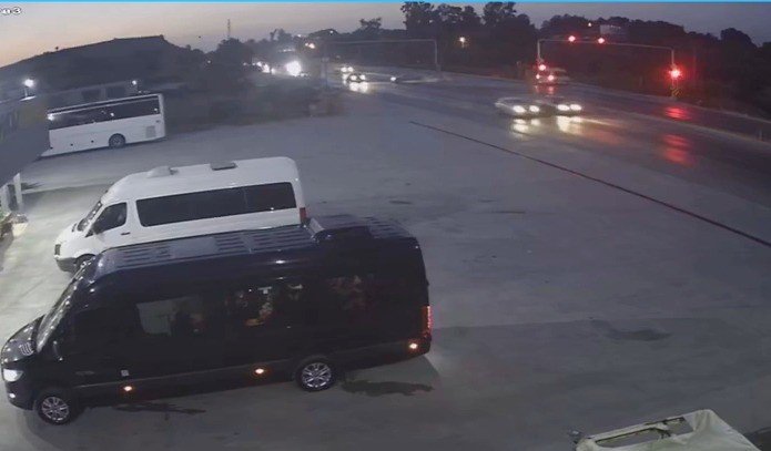 Kırmızı ışık ihlali yapıp ters şeride geçti, D-400’de facianın eşiğinden dönüldü