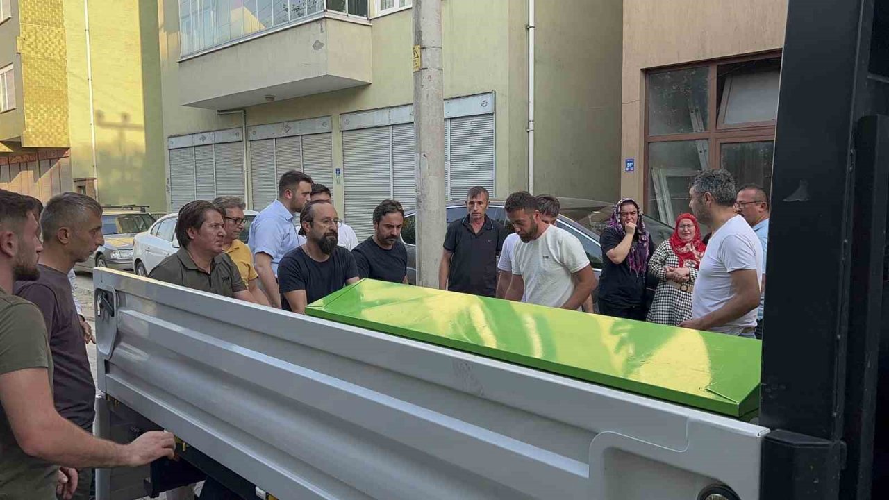 Zonguldak’ta kızı tarafından vahşice katledilen anne toprağa verildi