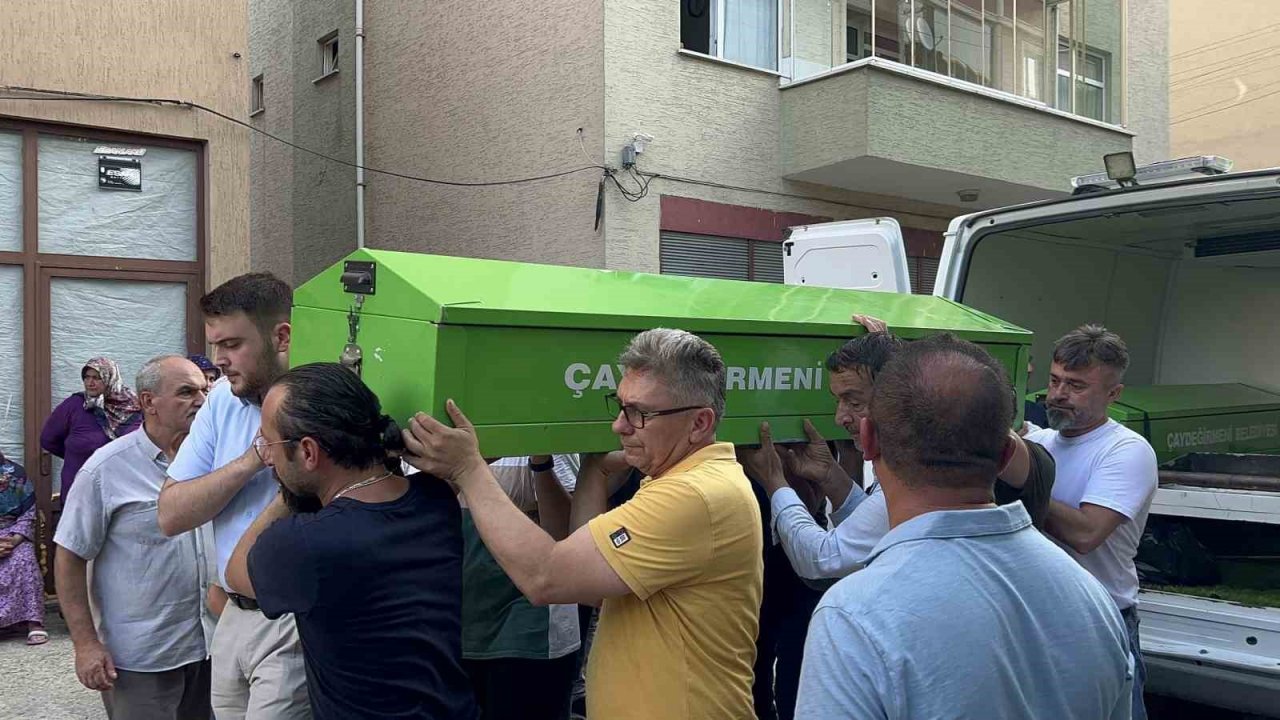 Zonguldak’ta kızı tarafından vahşice katledilen anne toprağa verildi