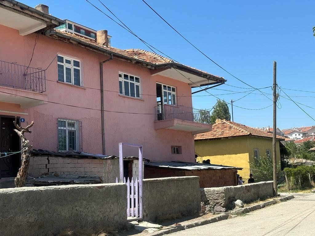 Başkent’te boşanma aşamasındaki kadın, kocası tarafından silahla vuruldu