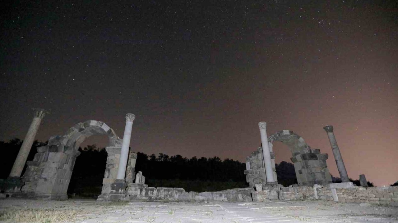 3 bin yıllık Stratonikeia antik kentinde meteor yağmuru şöleni böyle görüntülendi