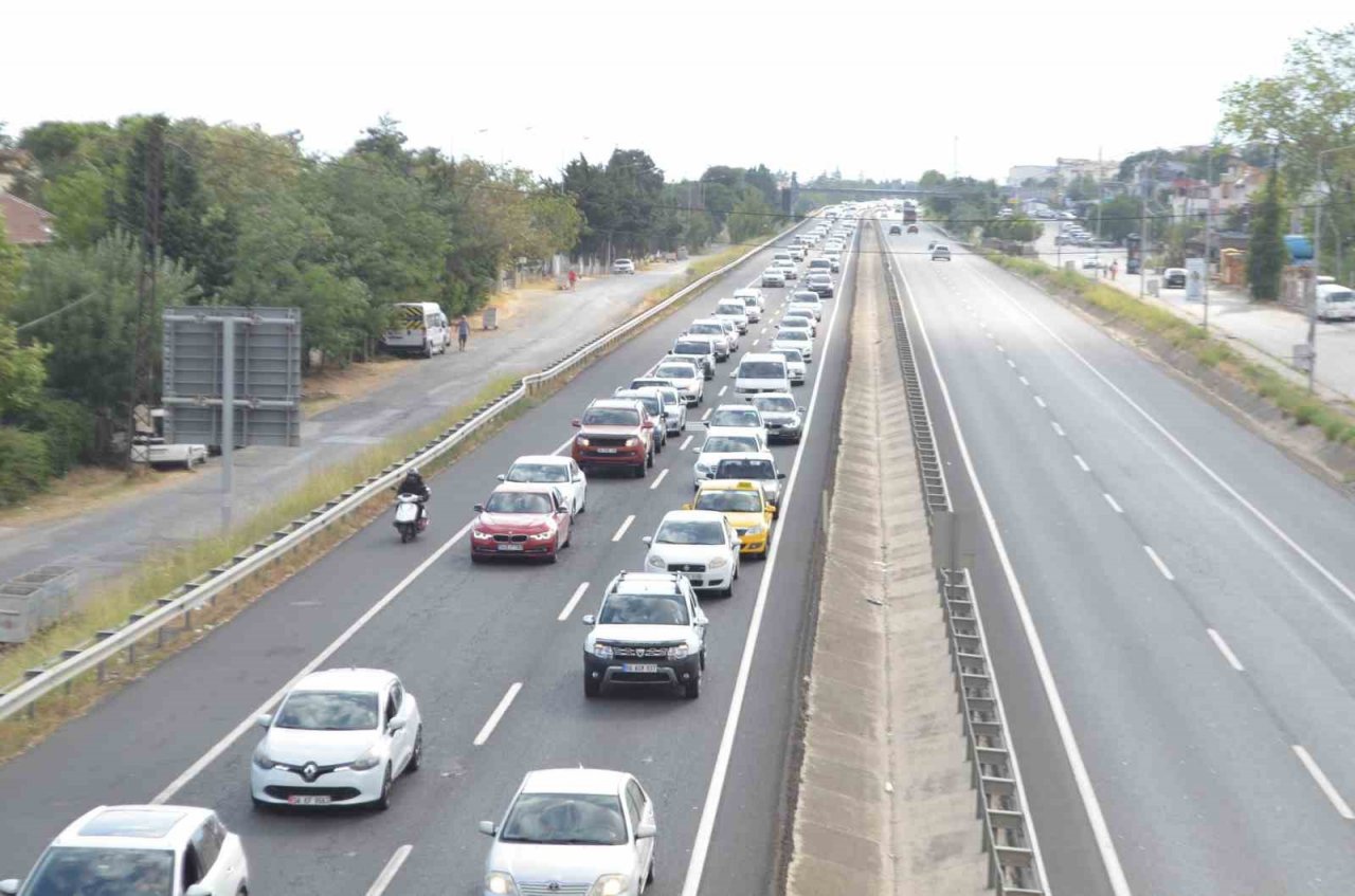 Tekirdağ-İstanbul yolunda yoğun trafik
