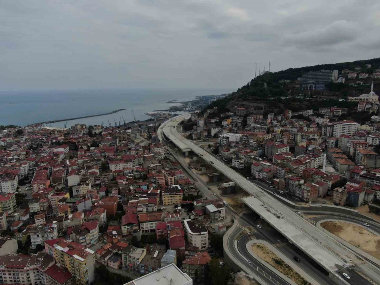 Türkiye’nin en maliyetli şehir içi yollarından Kanuni Bulvarı son şeklini almaya başladı