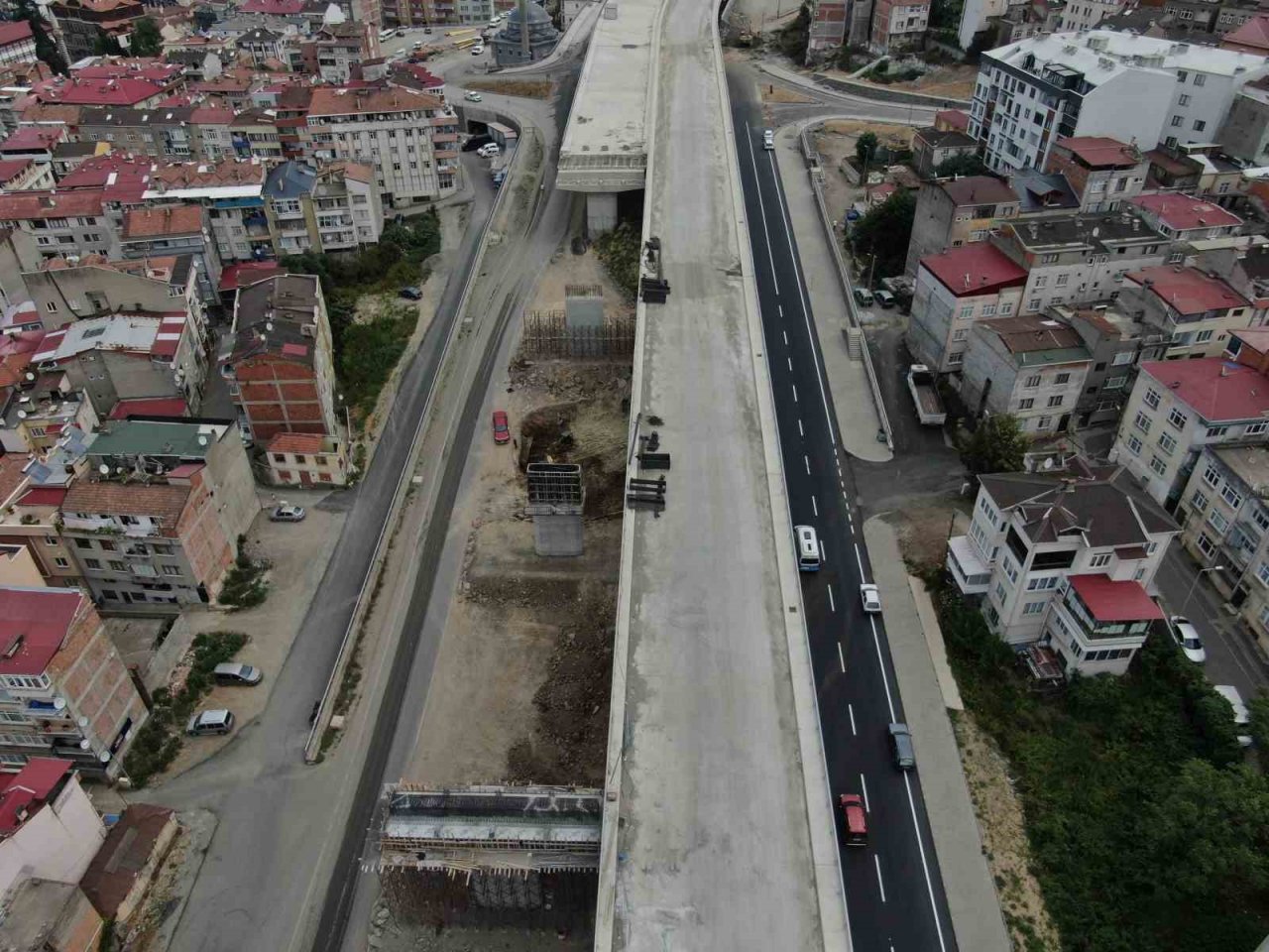 Türkiye’nin en maliyetli şehir içi yollarından Kanuni Bulvarı son şeklini almaya başladı