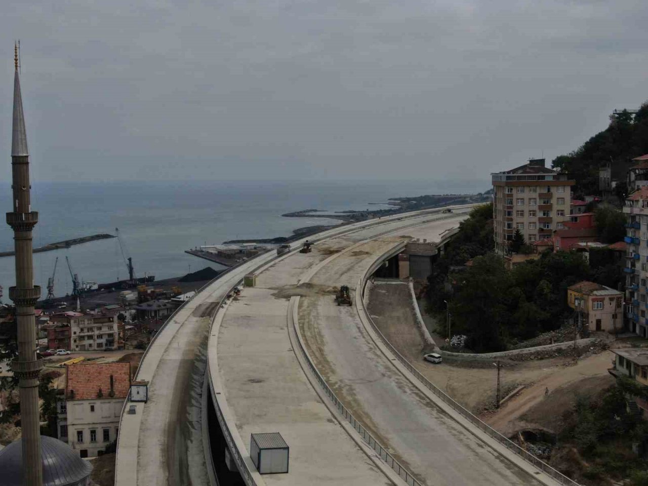 Türkiye’nin en maliyetli şehir içi yollarından Kanuni Bulvarı son şeklini almaya başladı