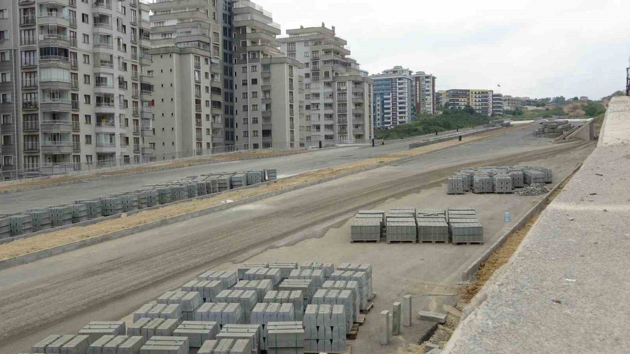 Türkiye’nin en maliyetli şehir içi yollarından Kanuni Bulvarı son şeklini almaya başladı