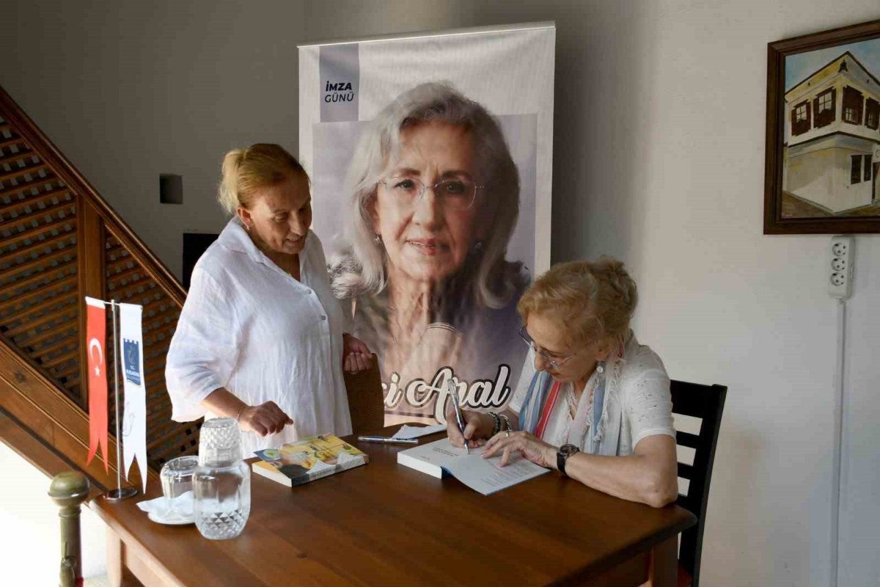Usta yazar Aral okurlarıyla buluştu