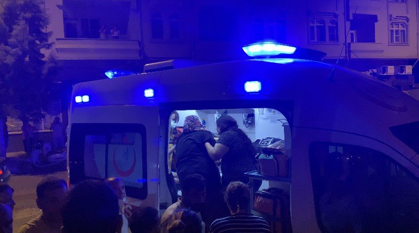 Yangında alevler geceyi aydınlattı: 3 yaralı