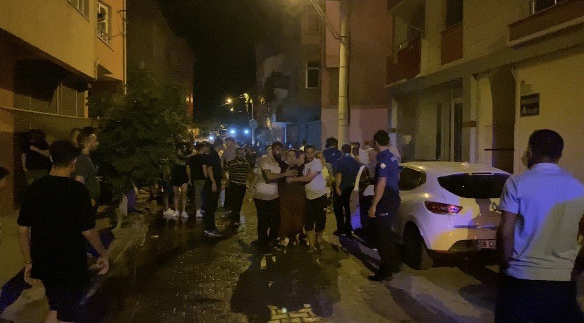 Yangında alevler geceyi aydınlattı: 3 yaralı