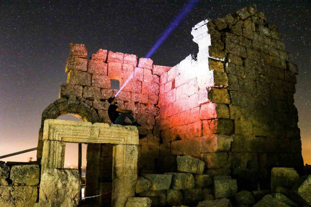 Gökyüzü tutkunları 7 bin yıllık Zerzevan Kalesi’nde buluştu