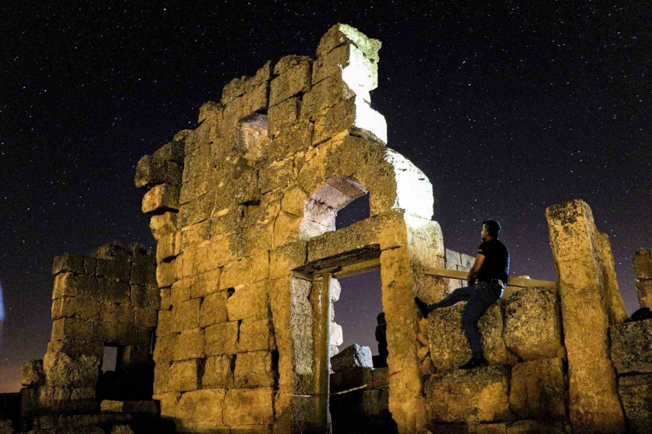 Gökyüzü tutkunları 7 bin yıllık Zerzevan Kalesi’nde buluştu