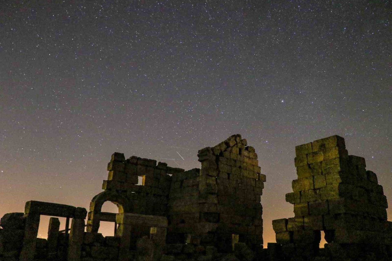 Gökyüzü tutkunları 7 bin yıllık Zerzevan Kalesi’nde buluştu