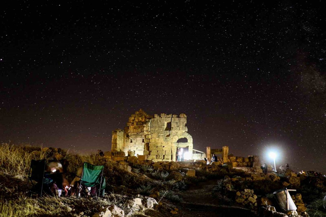 Gökyüzü tutkunları 7 bin yıllık Zerzevan Kalesi’nde buluştu