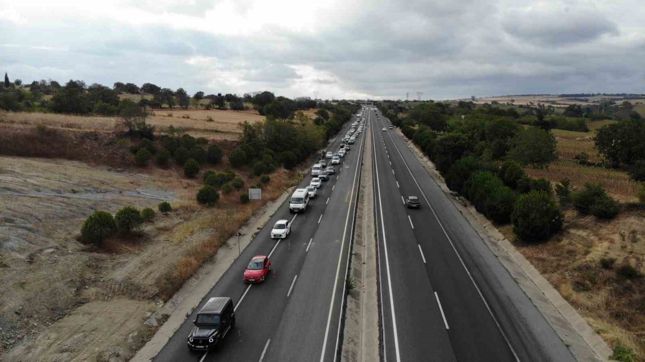 Tekirdağ-İstanbul yolunda yoğun trafik
