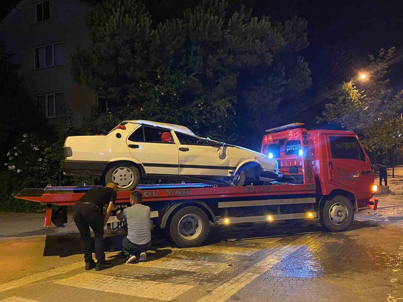 Alkollü sürücü karşı şeride geçerek takla attı: 2 yaralı