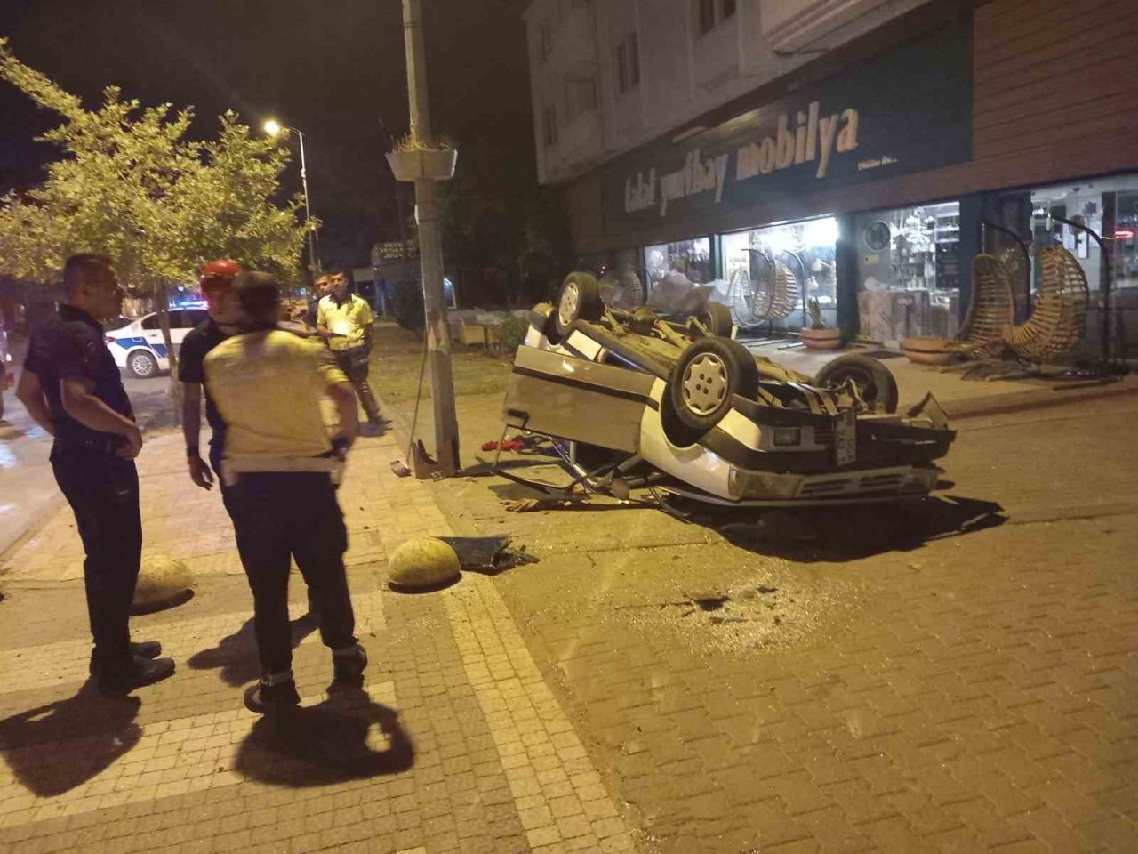 Alkollü sürücü karşı şeride geçerek takla attı: 2 yaralı