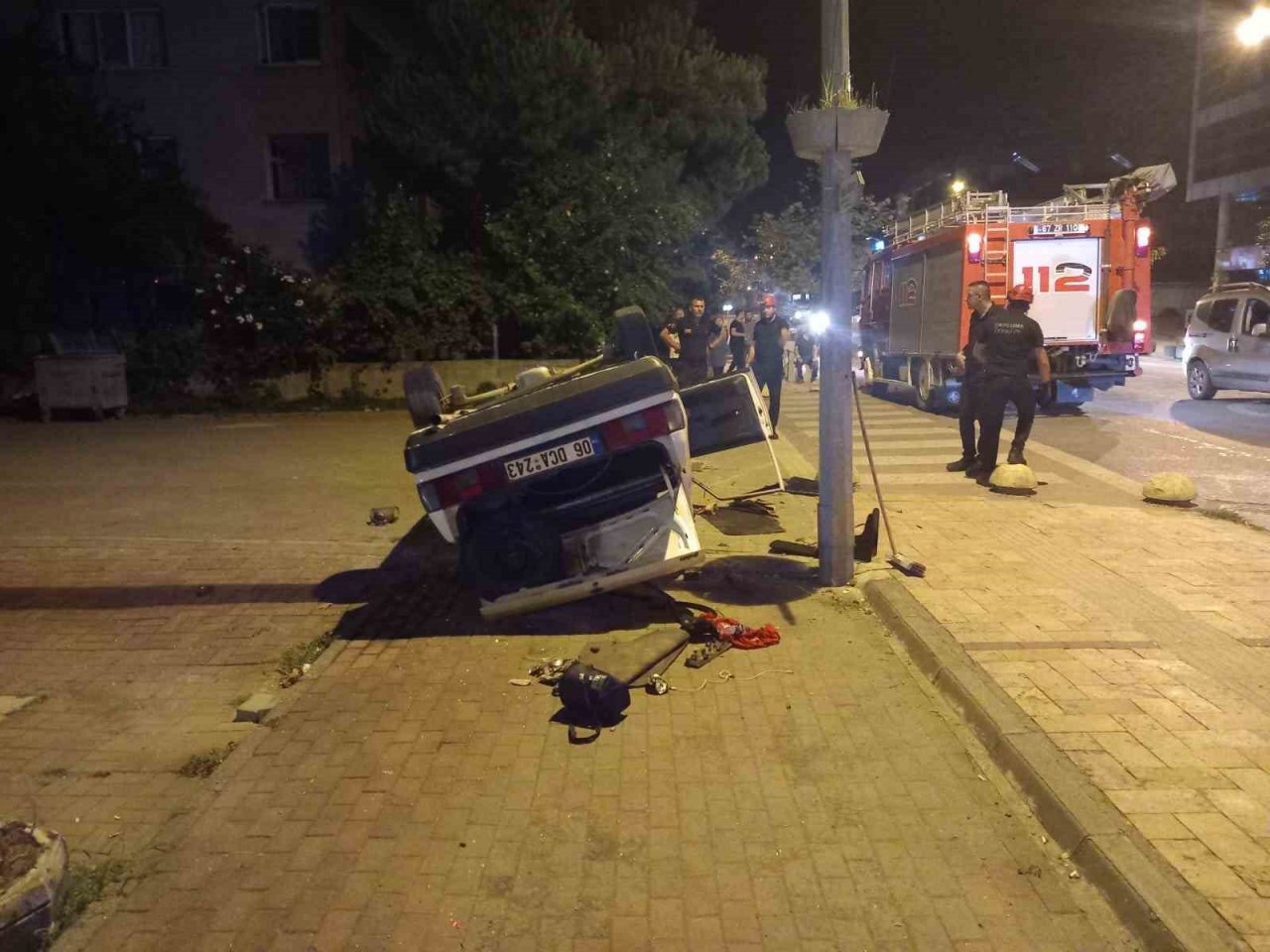 Alkollü sürücü karşı şeride geçerek takla attı: 2 yaralı