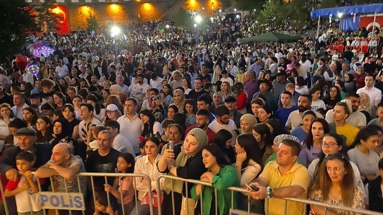 20. Ardahan Ulusal Kültür ve Bal festivali Musa Eroğlu konseri ile son buldu