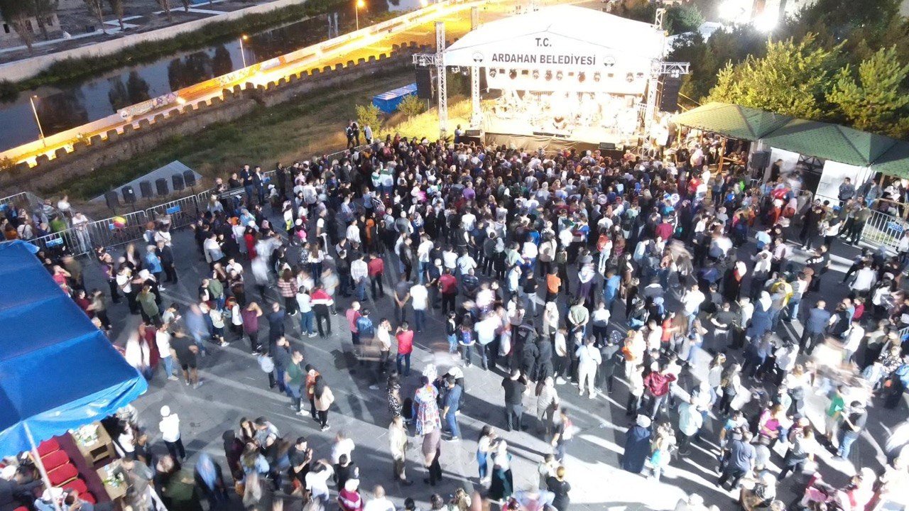 20. Ardahan Ulusal Kültür ve Bal festivali Musa Eroğlu konseri ile son buldu