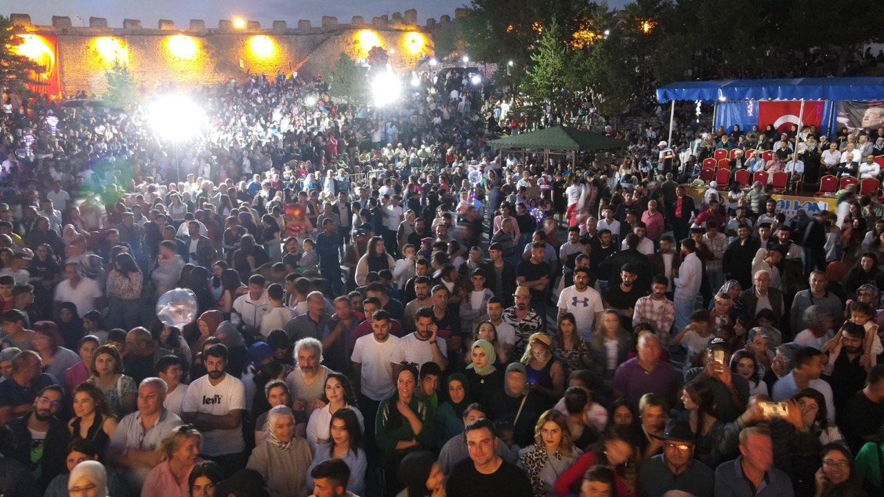 20. Ardahan Ulusal Kültür ve Bal festivali Musa Eroğlu konseri ile son buldu