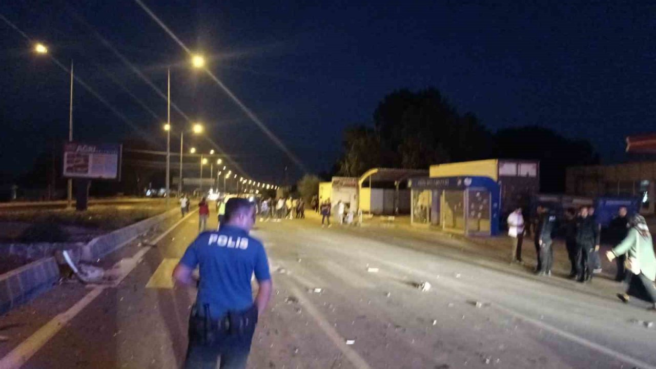 Ağrı’da iki araç çarpıştı: 1 ölü, 16 yaralı