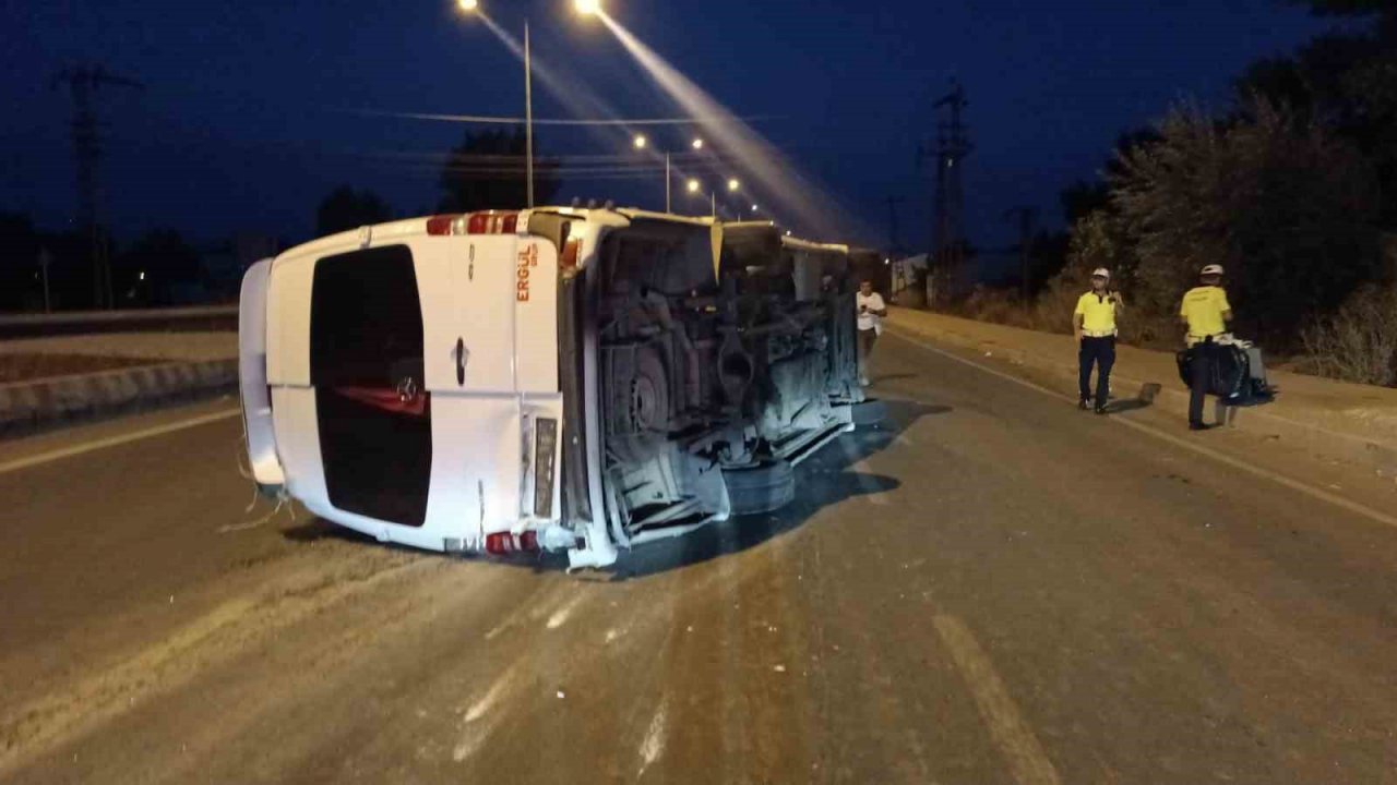 Ağrı’da iki araç çarpıştı: 1 ölü, 16 yaralı