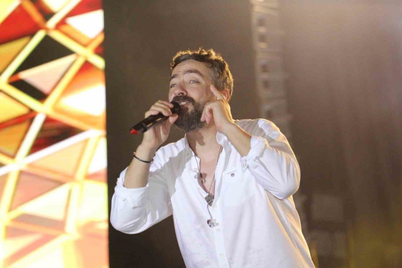 Resul Dindar’dan Demet Akalın’la ilgili yaşadığı gerginlikle ilgili açıklama geldi