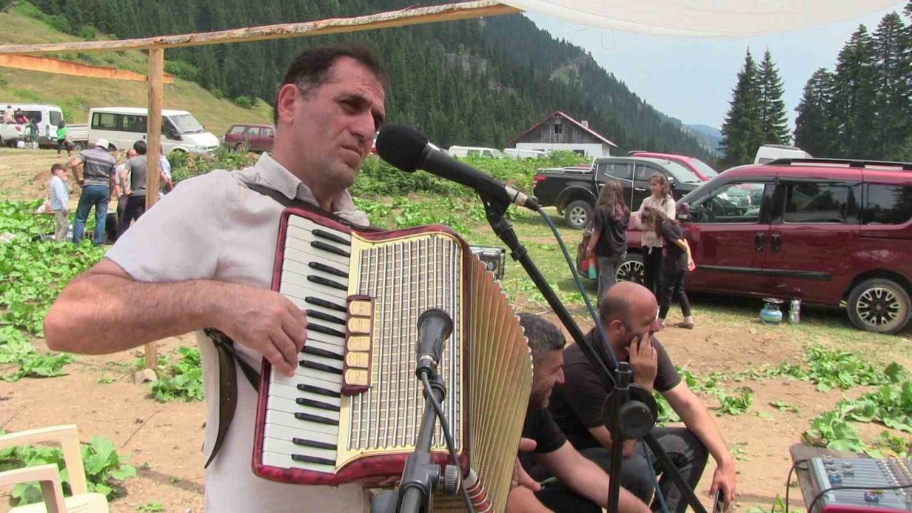 Yayla şenliklerinde Kafkas arı ırkı ve ürünleri tanıtıldı