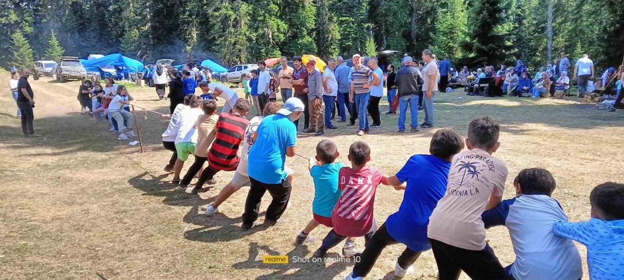 Yayla şenliklerinde Kafkas arı ırkı ve ürünleri tanıtıldı