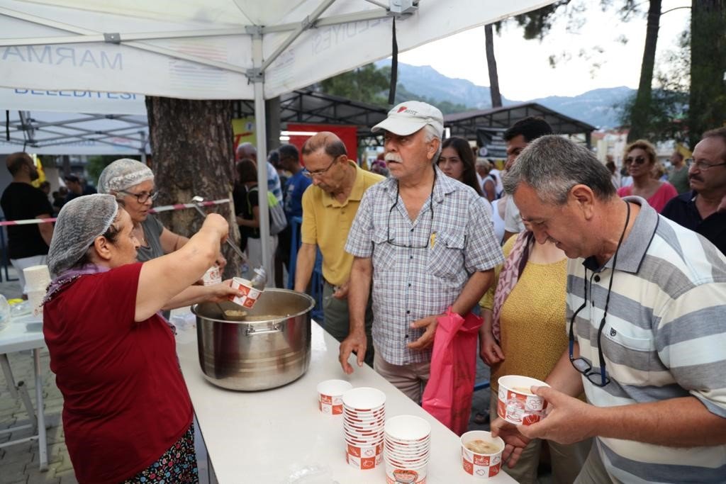 Başkan Oktay Aşure hayrına katıldı