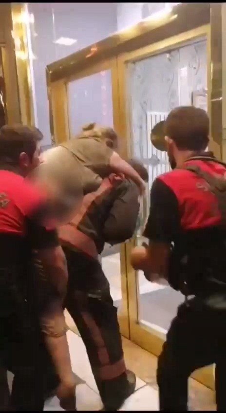 Baygın kadını alevlerin arasından böyle kurtardılar