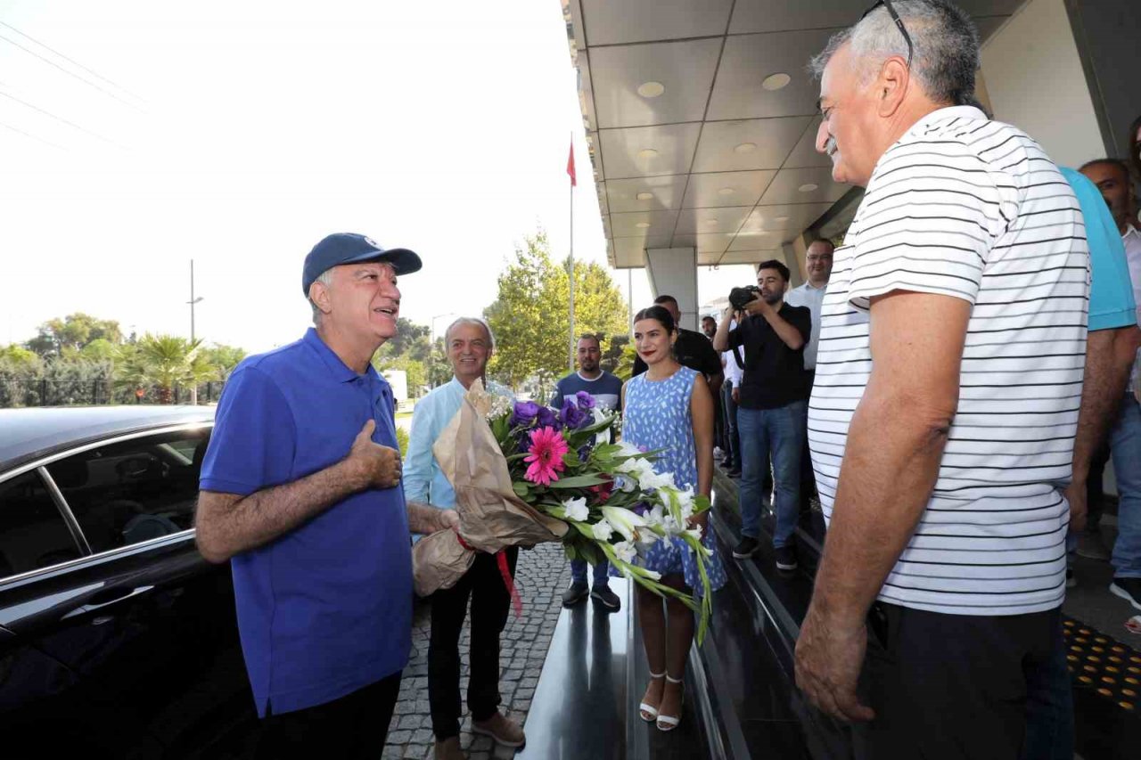 Başkan Engin, görevine alkışlarla döndü