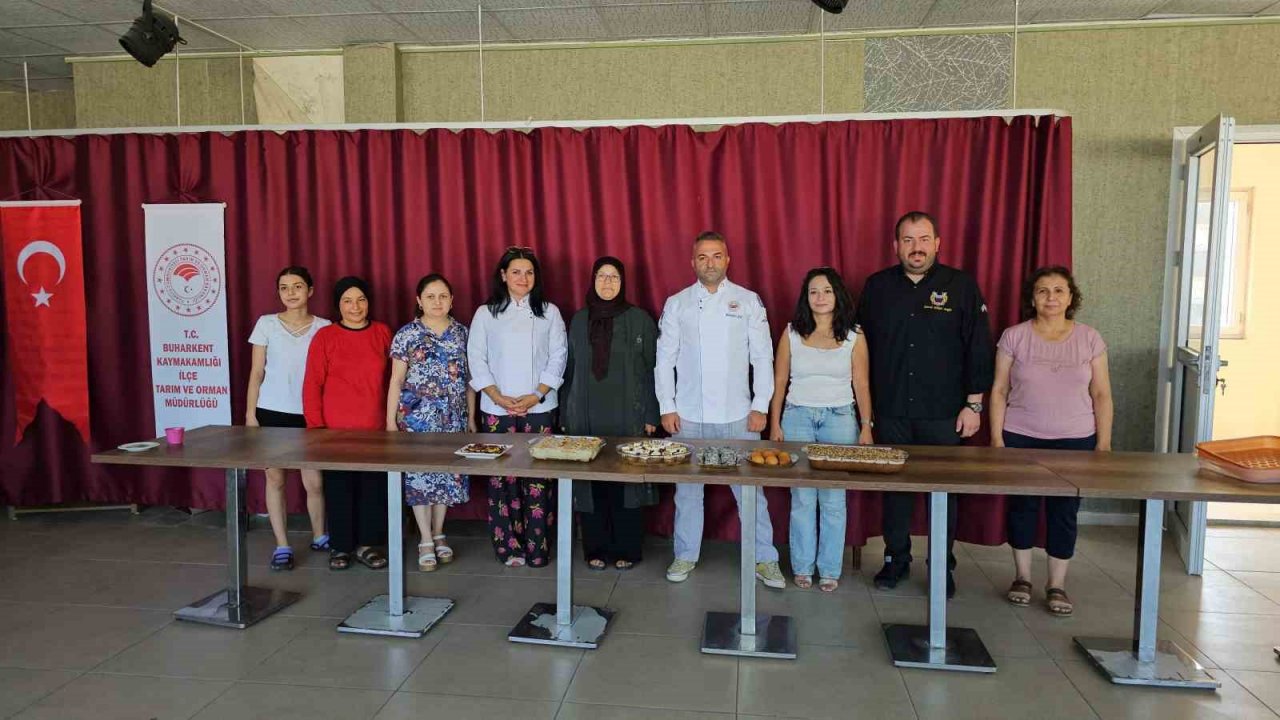 Buharkent’in taze inciri en tatlı haliyle yarıştırıldı