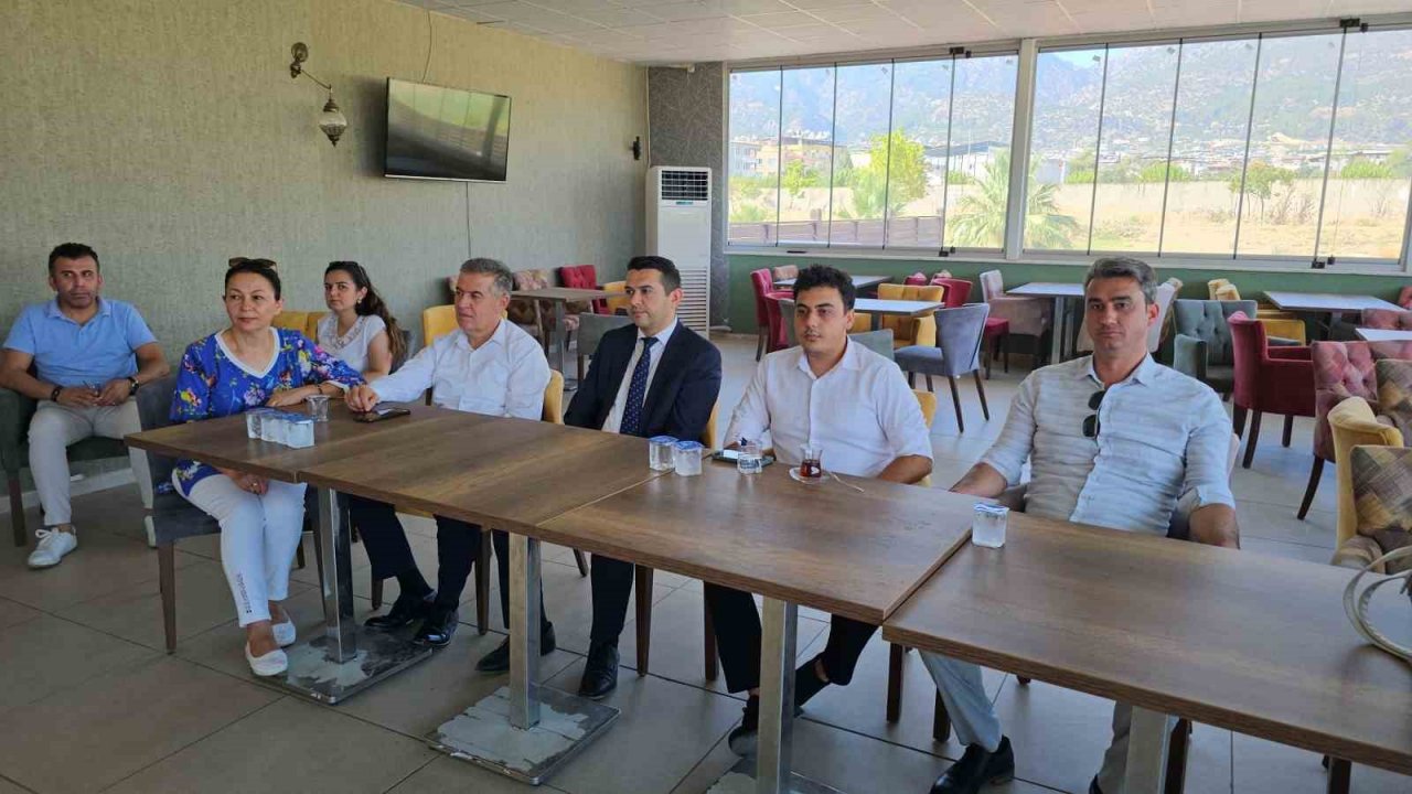 Buharkent’in taze inciri en tatlı haliyle yarıştırıldı