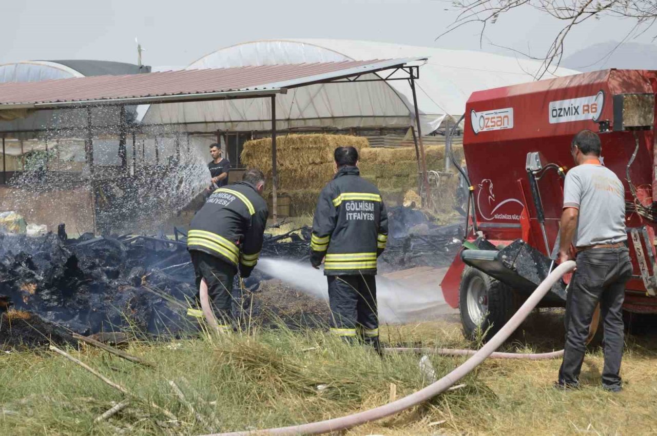 Burdur’da ekmek sobasından sıçrayan kıvılcımlar yangın çıkardı