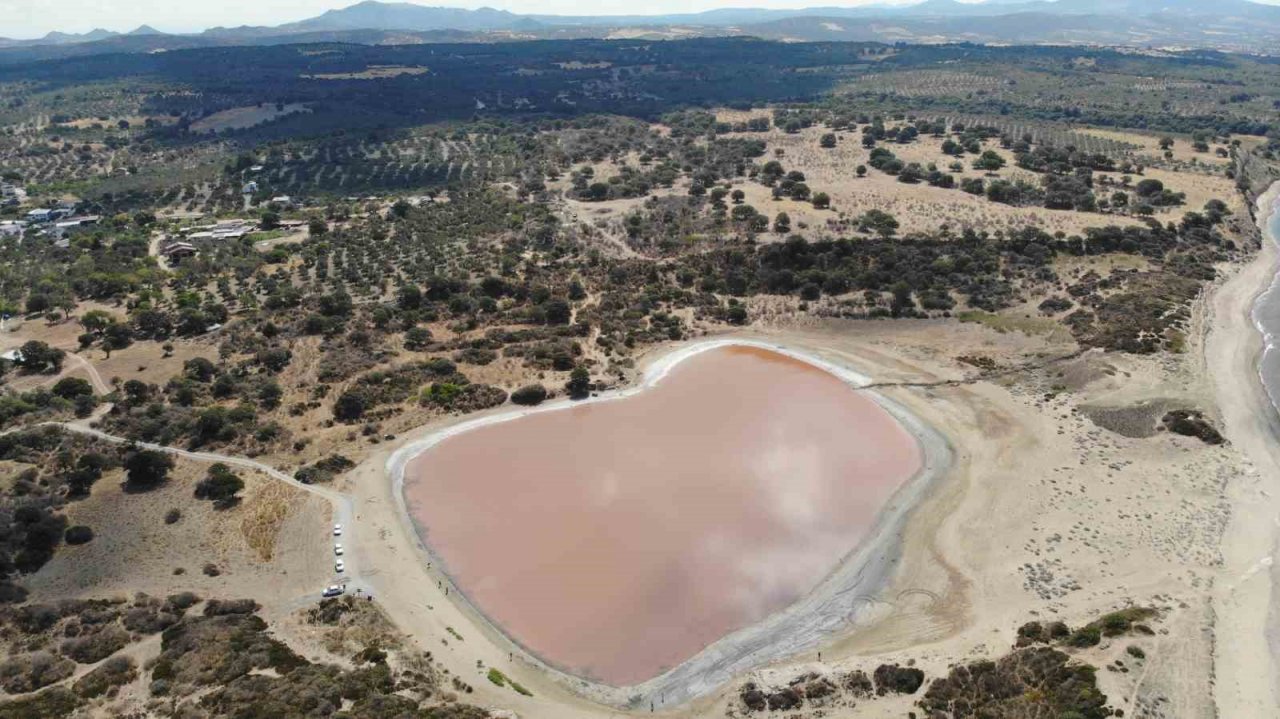Çanakkale’de 2 bin yıllık antik liman, kalpli pembe göle dönüştü