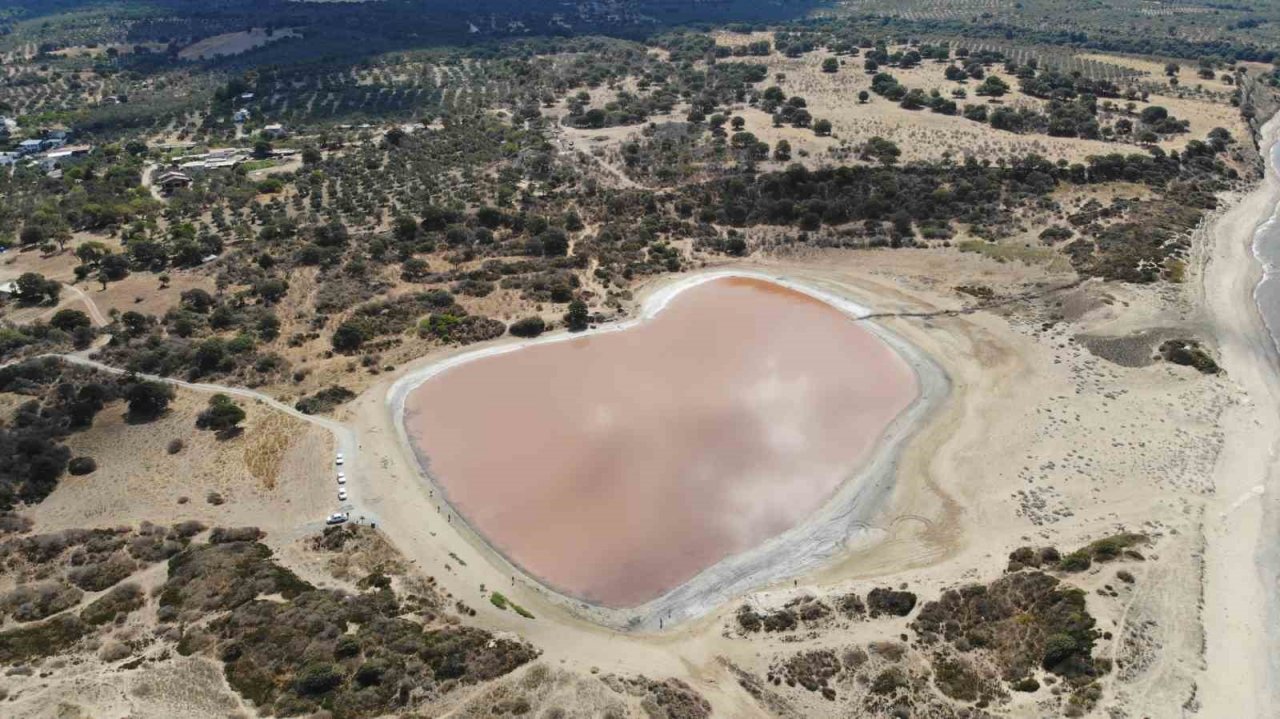 Çanakkale’de 2 bin yıllık antik liman, kalpli pembe göle dönüştü