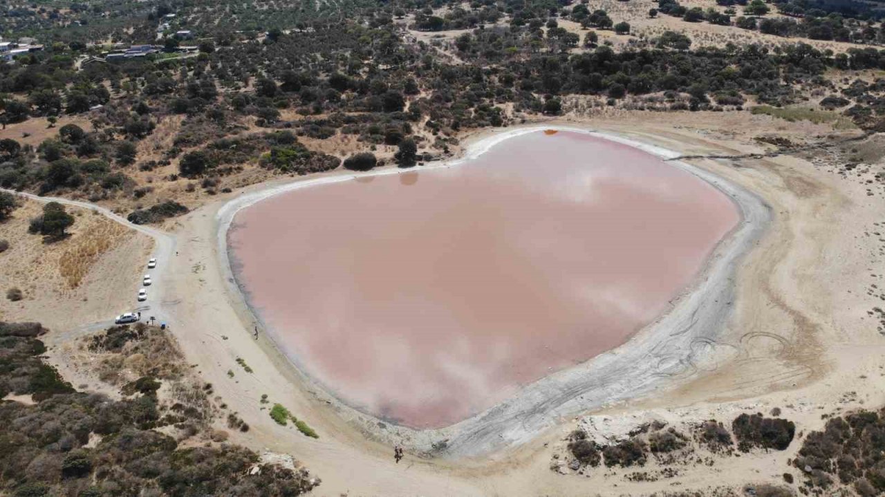 Çanakkale’de 2 bin yıllık antik liman, kalpli pembe göle dönüştü