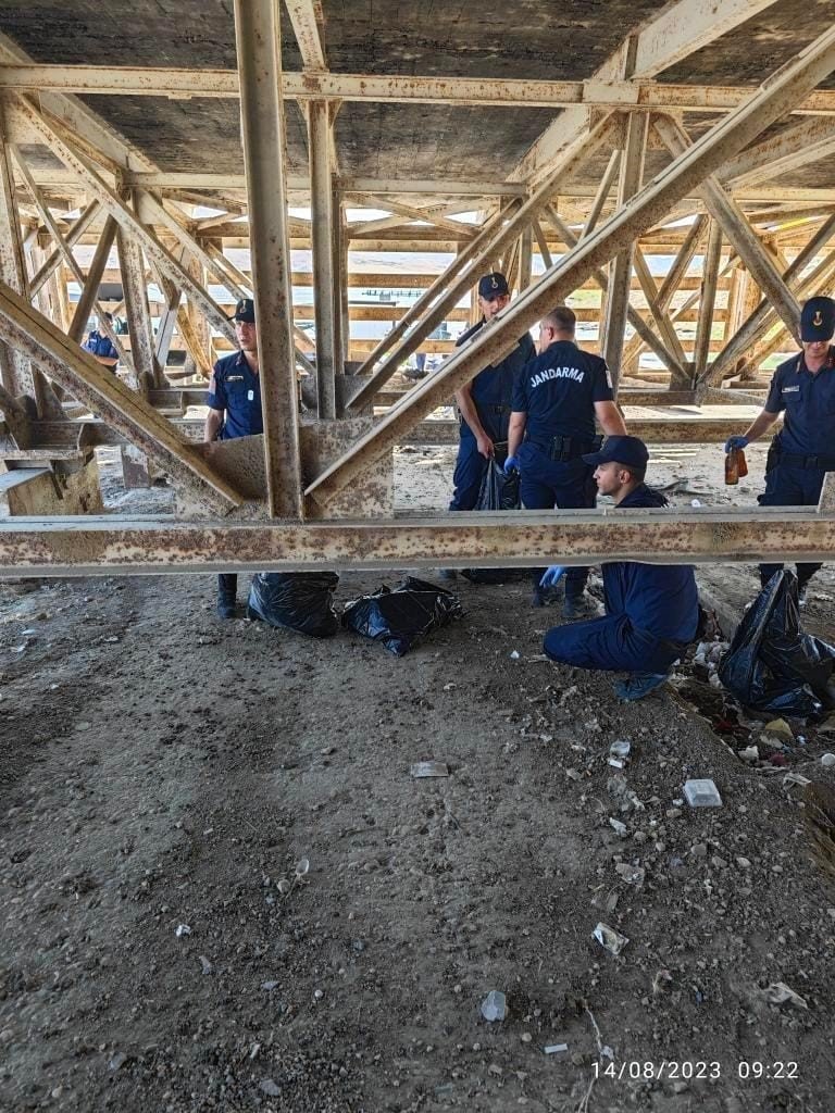 Jandarmadan çevre temizliği