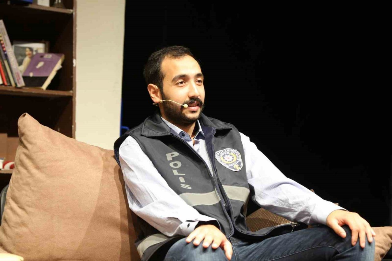 Esenlerliler Açık Hava Tiyatrosu’nun tadını çıkardı