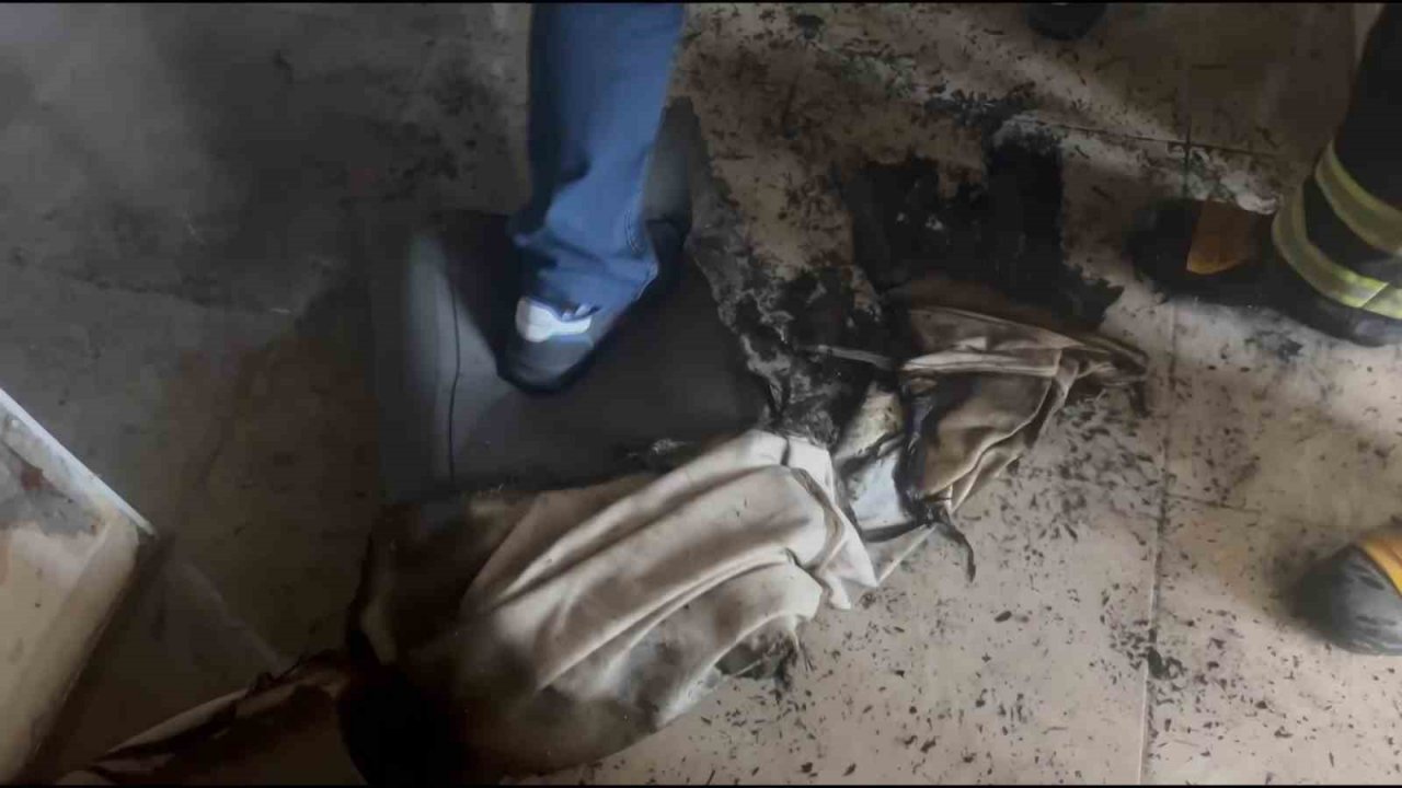 Evde çıkan yangın maddi hasara neden oldu