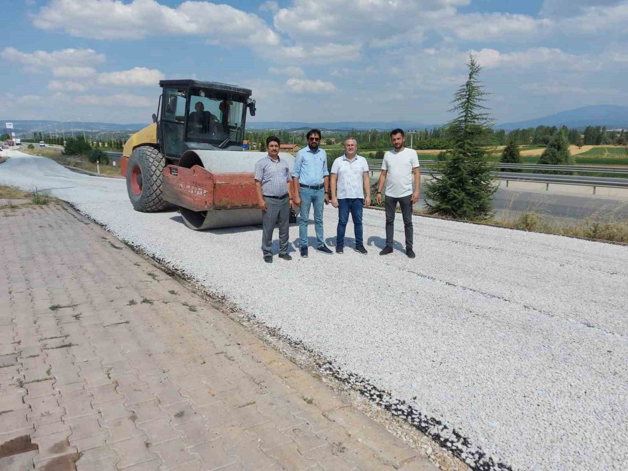 Gediz sanayi sitesinde yol çalışmaları