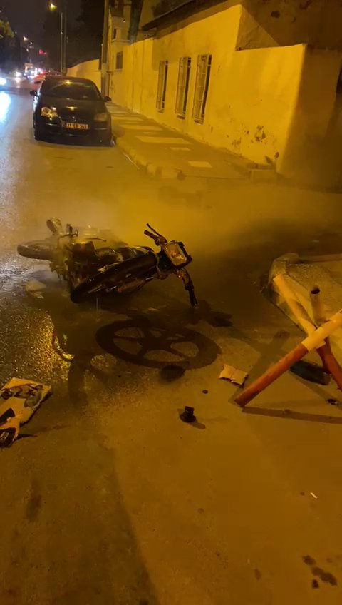 Yanan motosiklet söndürüldü